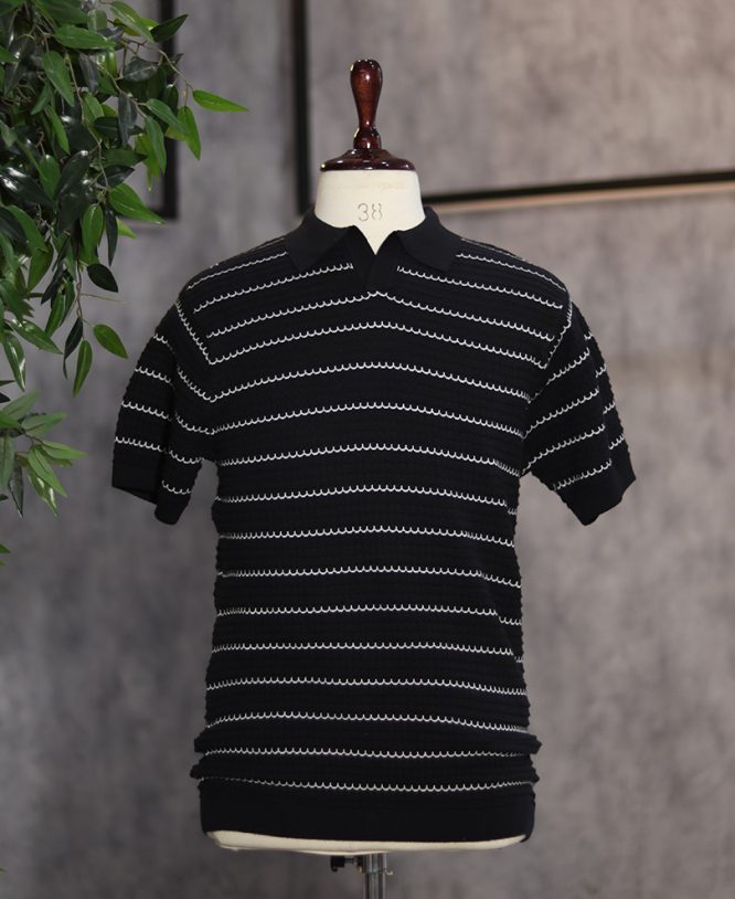 Black Collar Tee Half