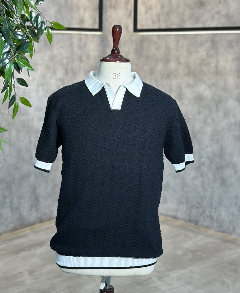 Black Collar Tee Half